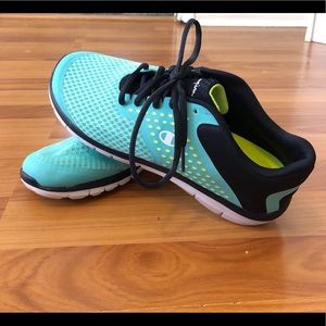 champion sports running shoes